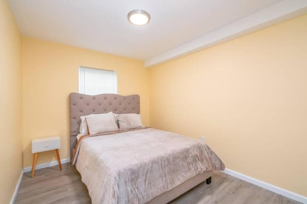 Gorgeous Waterfront 2 Bedroom 1 Bath Modern Home. 뉴헤이번 외부 사진