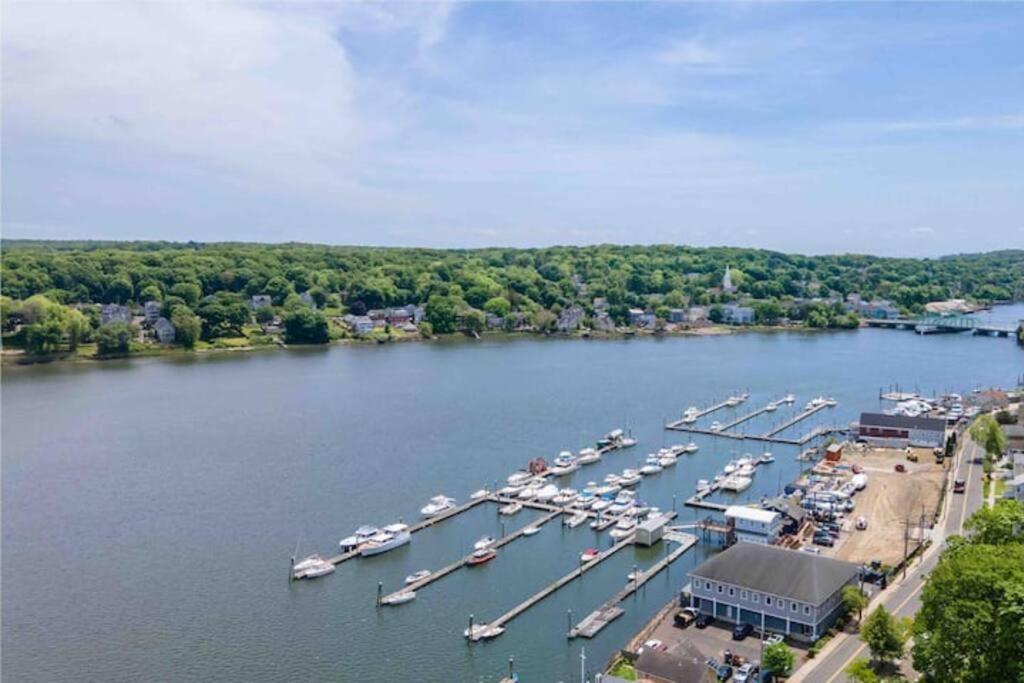 Gorgeous Waterfront 2 Bedroom 1 Bath Modern Home. 뉴헤이번 외부 사진